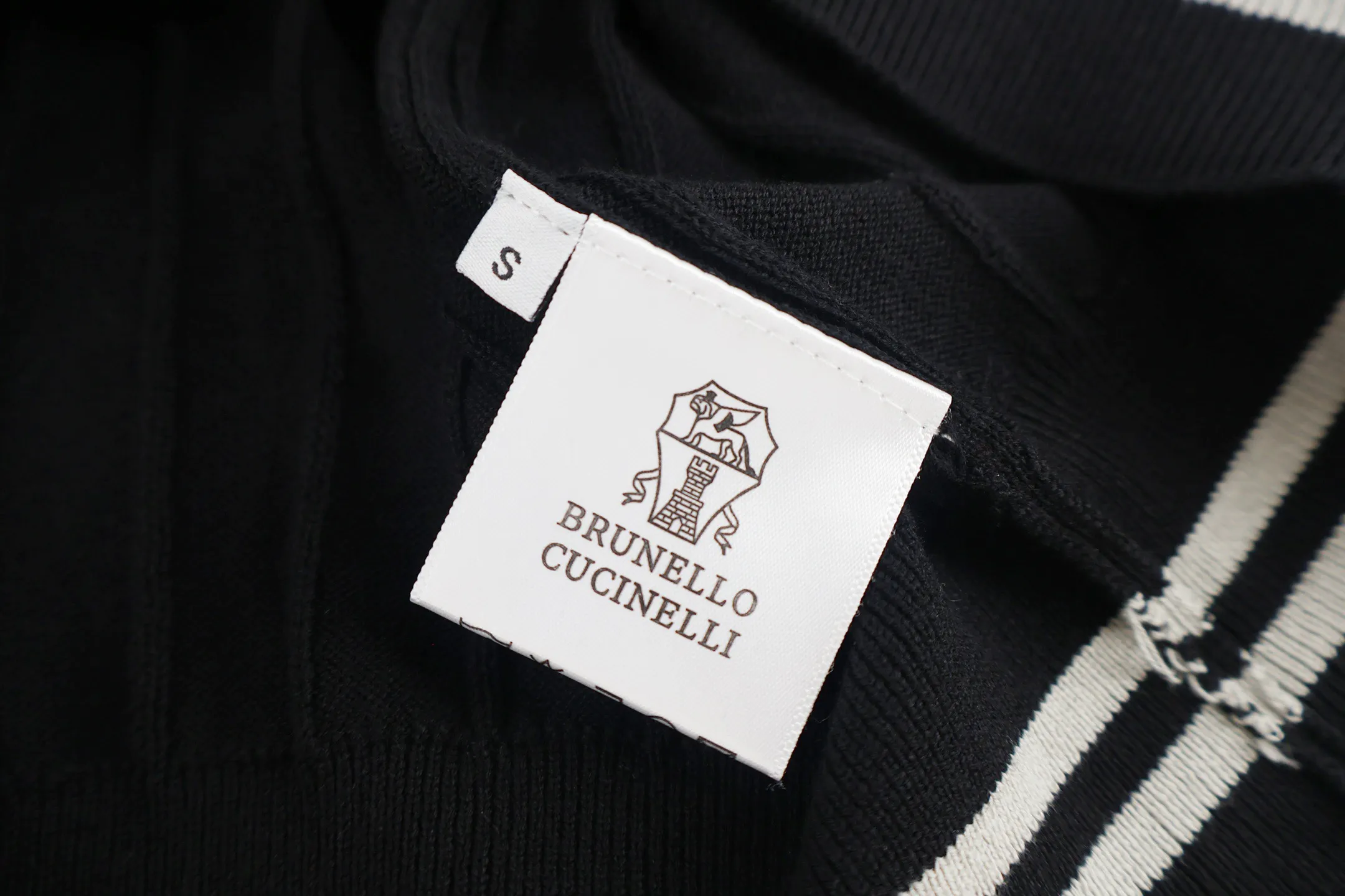 BC Old Money Style Cable Henry Collar Knitted Short Sleeve (Black) is pre-shrunk and feels soft and skin-friendly. It has good breathability and warmth retention. It is not easy to pill, deform and fade. Gray is a warm and moisturizing Versatile. The body adopts Classic cable knitting technology. The texture is three-dimensional, full and layered, giving it a retro texture. The Classic round neck is equipped with double-needle reinforced binding, which is durable and not easy to loosen. The cuffs and hem are ribbed in the same color, with moderate elasticity to fit the body shape. The overall shape is a fitted silhouette, with seamless shoulder stitching and straight lines, exquisite hemming technology, complete customized accessories and brand logo details. It is suitable for various wearing scenarios such as daily casual and light business. It is a basic item to create a simple and advanced look. The overall wiring is straight and delicate, the fabric is comfortable and soft, and the color is consistent without color difference. It can be matched with the Same Style to create a fashionable look and control various occasions. Customized accessories, complete with three standards, the Same Style for men and women. Size:S-M-L-XL